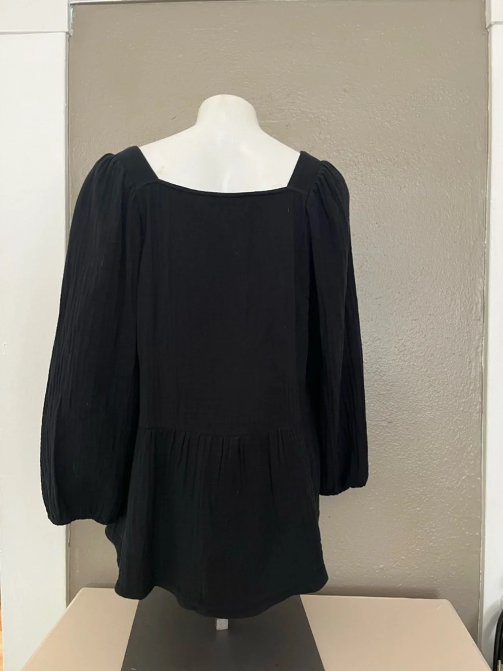 Madewell Lightspun Millbrook Puff-Sleeve Peplum Top in True Black - Size M